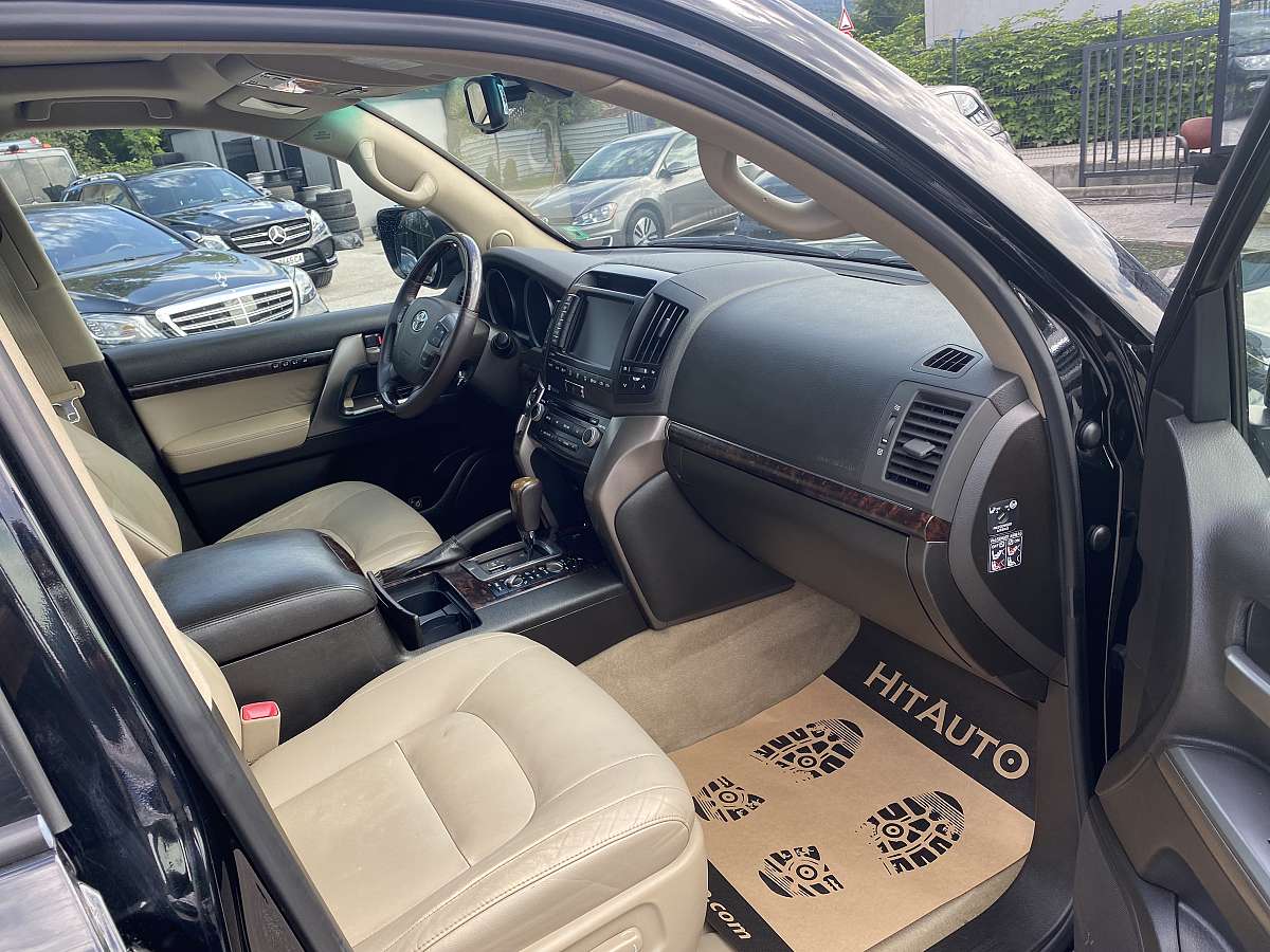 Toyota Land Cruiser 200 V8 D Toyota Land Cruiser 200 V8 D