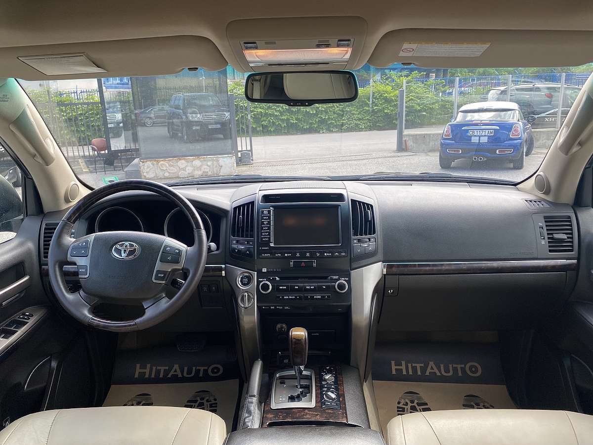 Toyota Land Cruiser 200 V8 D Toyota Land Cruiser 200 V8 D