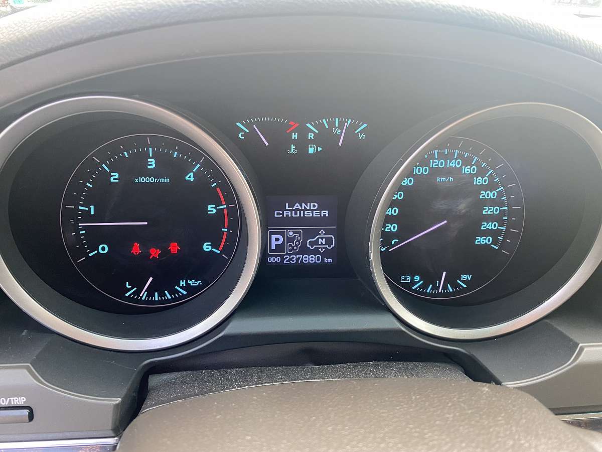Toyota Land Cruiser 200 V8 D Toyota Land Cruiser 200 V8 D