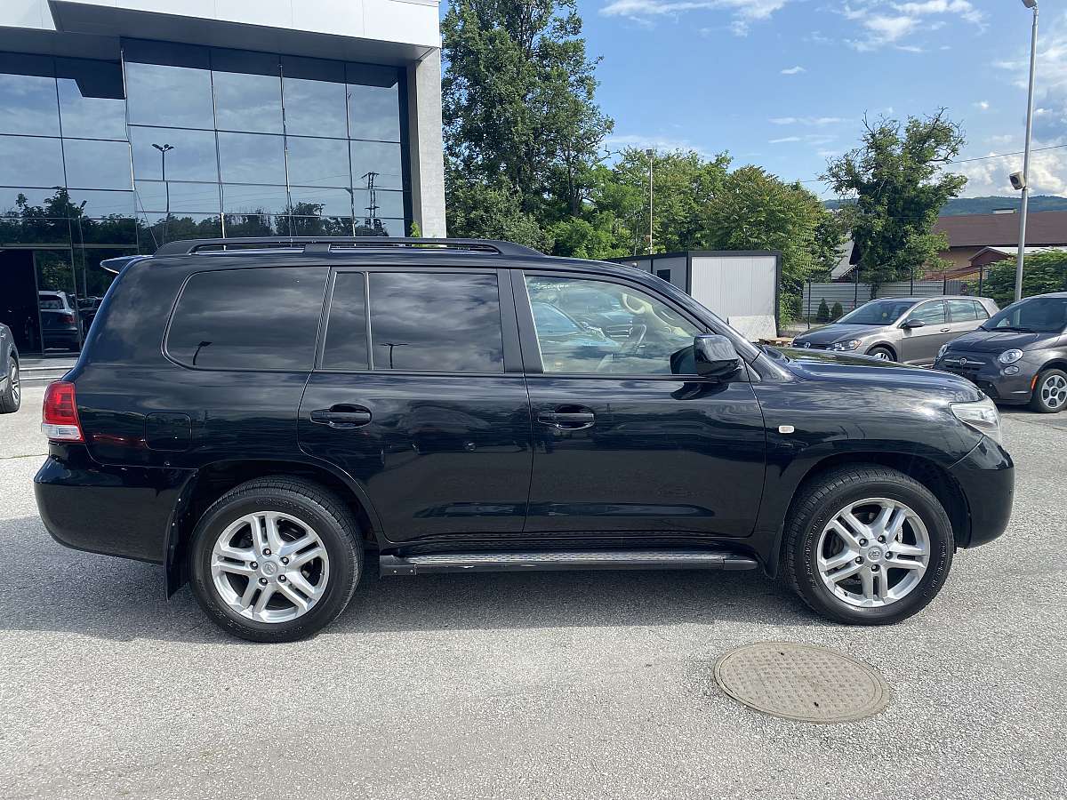 Toyota Land Cruiser 200 V8 D Toyota Land Cruiser 200 V8 D
