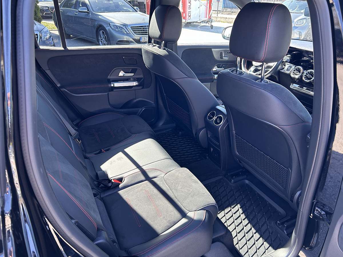 Mercedes-Benz EQB 300 4Matic AMG Mercedes-Benz EQB 300 4Matic AMG