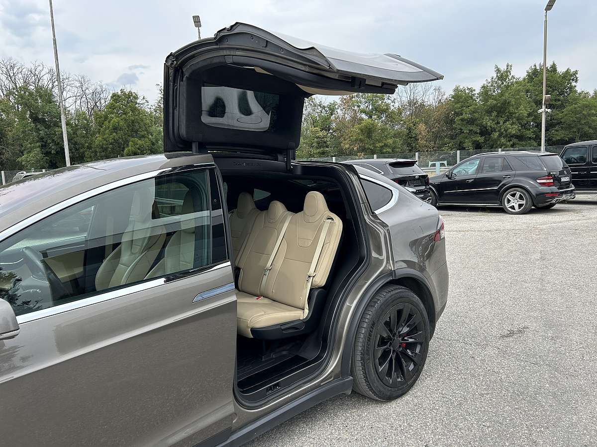 Tesla P100 D