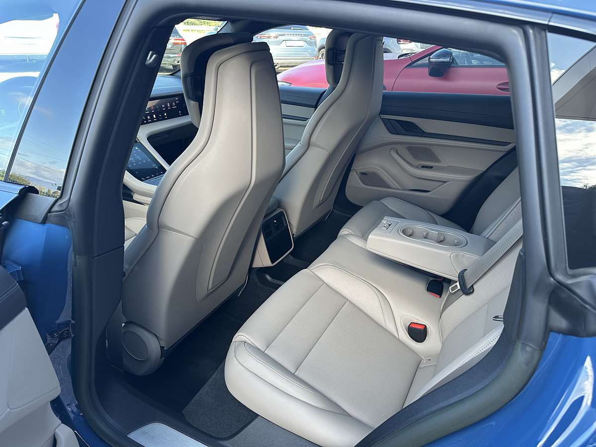 porsche taycan 4S Cross