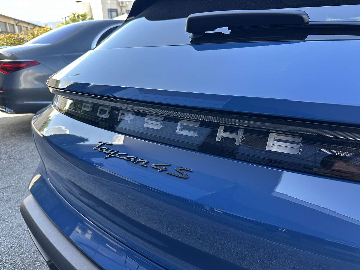 porsche taycan 4S Cross