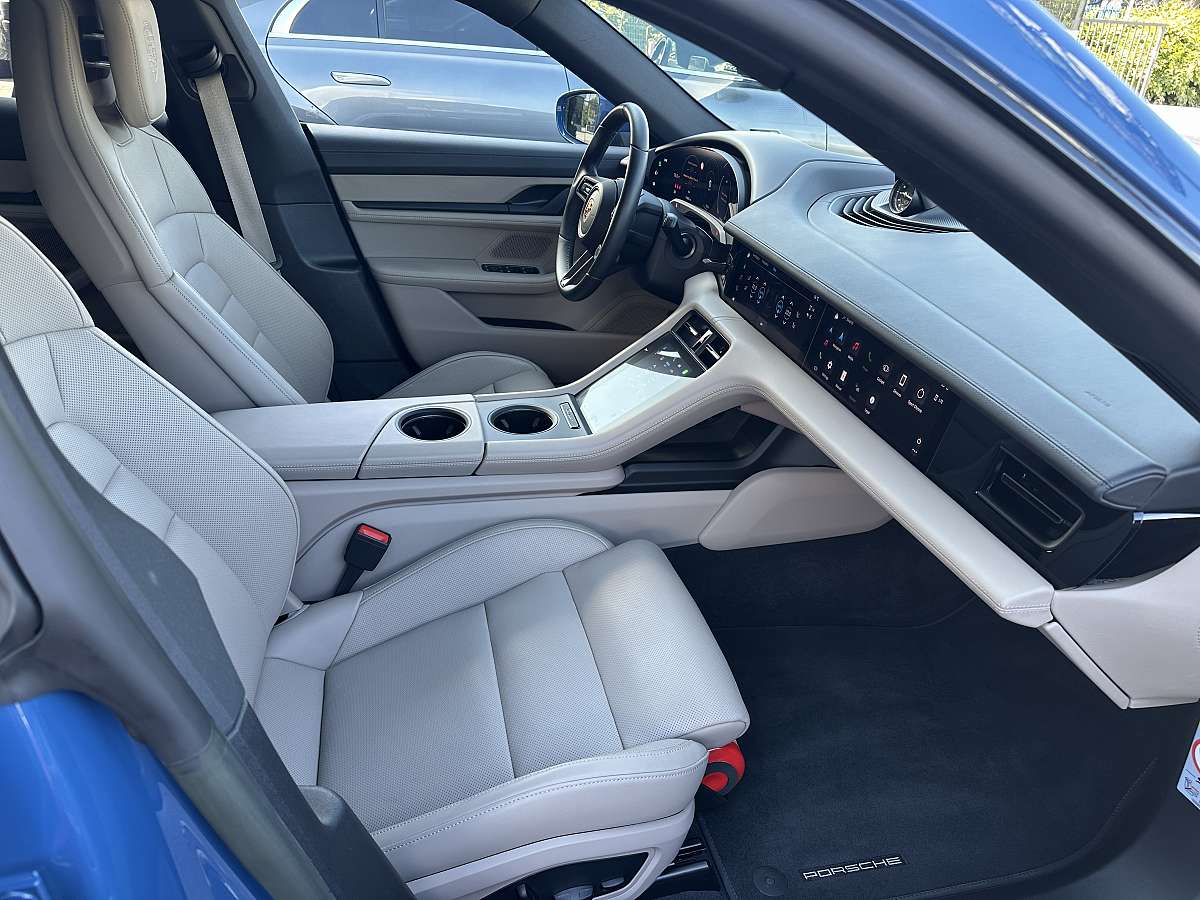 porsche taycan 4S Cross